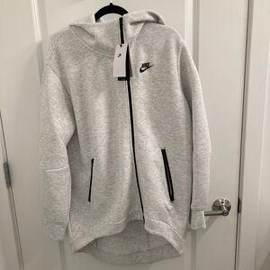 NWT Nike sportswear  women’s tech fleece oversized full-zip hoodie cape grey